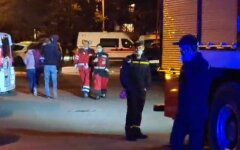 В Киеве серьезный пожар в жилом доме: предполагают жертвы