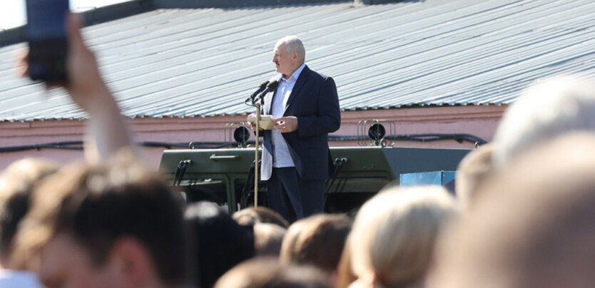 "Мы с Путиным одного мнения": Лукашенко назвал протесты "заварушкой" извне