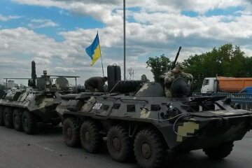 колонна военной техники Киев
