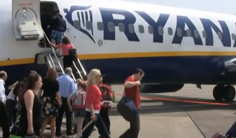 Ryanair резко сократит полеты в Украину и Польшу: список рейсов