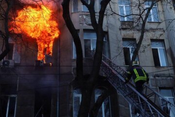 В центре Одессы произошел масштабный пожар: пострадали дети