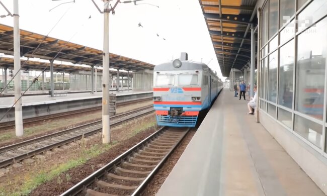 Укрзализныця, дополнительный поезд, майские праздники в Украине