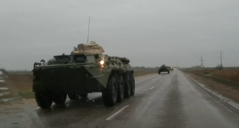 Колонна военной российской техники в Крыму