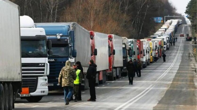 Одной из причин блокады польскими перевозчиками границы является введение украинской стороной электронной очереди