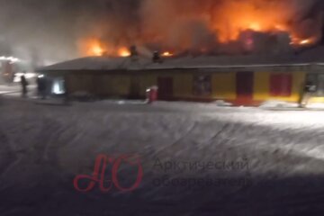 Пожар на базе снабжения в Мурманске