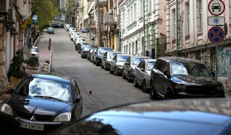 Парковка авто / Фото: УНИАН
