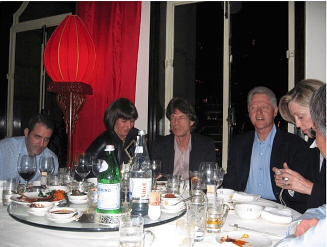 Опубліковані фото у справі Епштейна