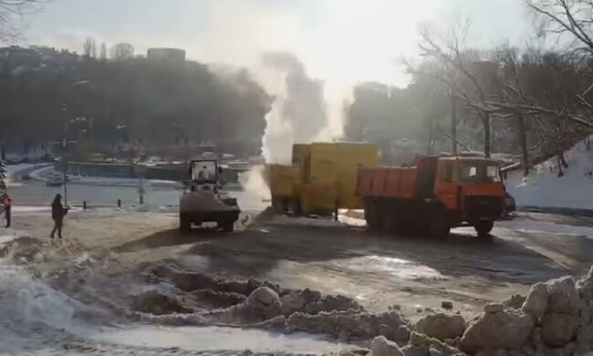В Киеве плавят снег спецустановками