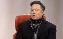 Илон Маск, Neuralink, имплантация чипов человеку