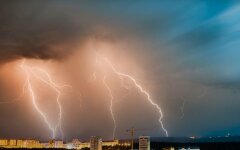 Сегодня Киев забросает градом, а завтра зальют грозовые дожди