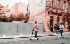 Самокатчики в Украине / Фото: Marek Rucinski/unsplash