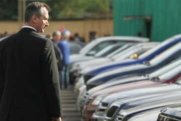 Купівля авто / Фото: УНІАН