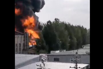 В Санкт-Петербурге горит нефтебаза "Ручьи", - СМИ