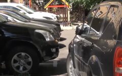В Киеве обратились к водителям из-за платных парковок: на "нелегалов" уходят миллионы