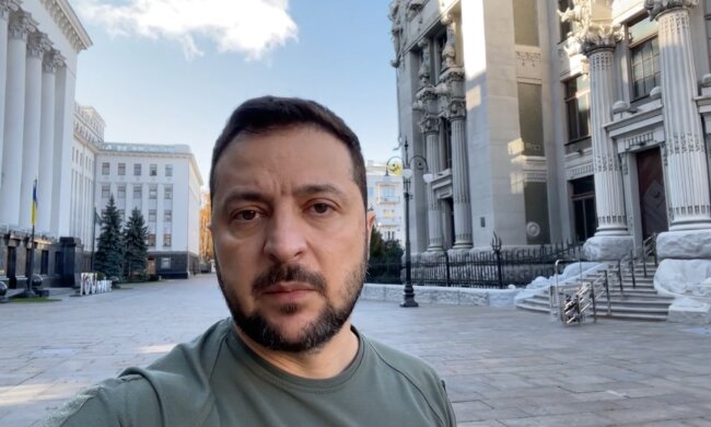Зеленский записал обращение из центра Киева: видео