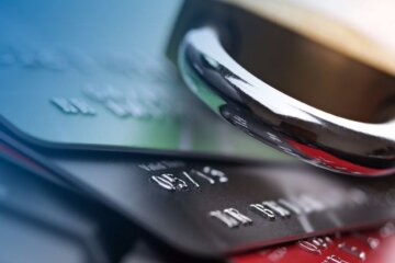 ПриватБанк, Ощадбанк, monobank и другие могут списывать деньги с карт должников