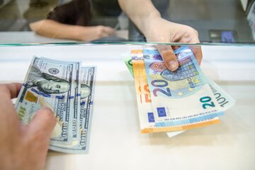 Валюта. Доллары и евро