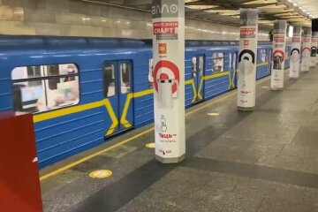 Метро в Киеве, технический сбой, оплата картой