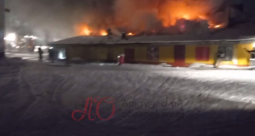 Пожежа на базі постачання в Мурманську
