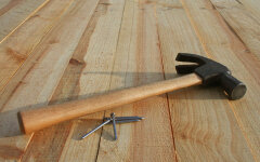 молоток гвозди