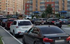Парковка возле дома