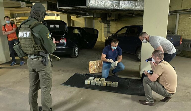 САП сообщила о поимке крупного экс-чиновника на взятке в $6 миллионов