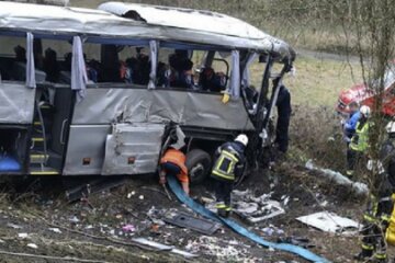 автобус упал с моста