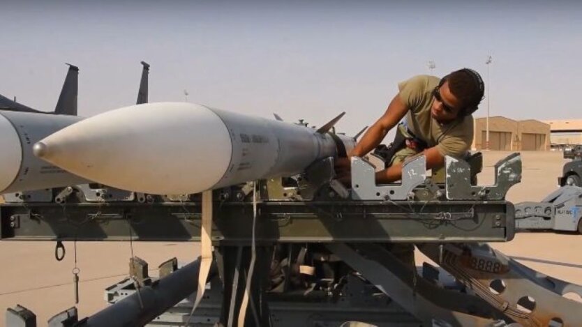 Ракети AIM-120 C-8