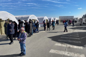 Эвакуация беженцев из Донбасса Фото: Александр Атасунцев / РБК