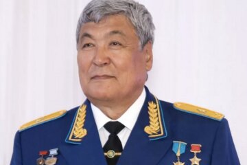Токтар Аубакиров, казахский генерал-майор