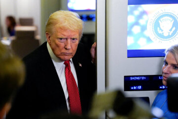 Трамп на борту літака Air Force One