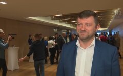 Александр Корниенко, Слуга народа, конкуренция с Петром Порошенко