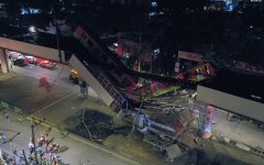В Мексике вагоны метро рухнули с эстакады, много жертв