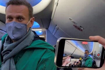 Навального задержали в России: видео