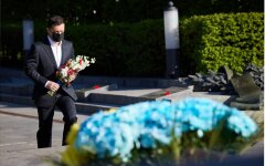 Владимир Зеленский, Возложение цветов на площади Славы в Киеве, День победы в Украине