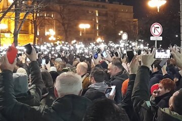 В Сербии начались беспорядки, протестующие пытались прорваться в мэрию