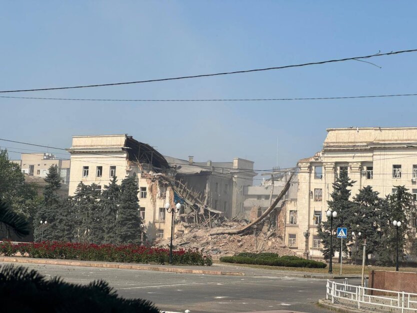 Херсонська ОДА після руйнування КАБами