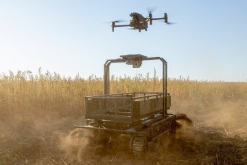 Дрон і роботизована платформа