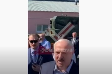 "Застрелись": перепалка Лукашенко с бастующими рабочими попала на видео