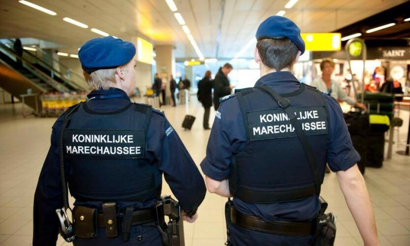 schiphol-airport-police