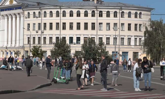Украинцам показали, как выросли зарплаты и пенсии за год