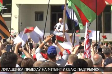 Лукашенко вышел к митингующим с речью