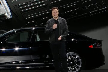 Илон Маск презентовал Tesla Model S Plaid