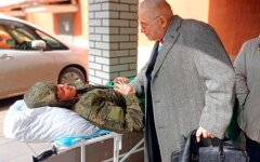 Евгений Петросян и его фанат из ВС РФ, фото