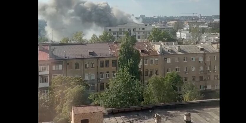 В центре Донецка прозвучали взрыв у здания администрации главаря "ДНР": видео