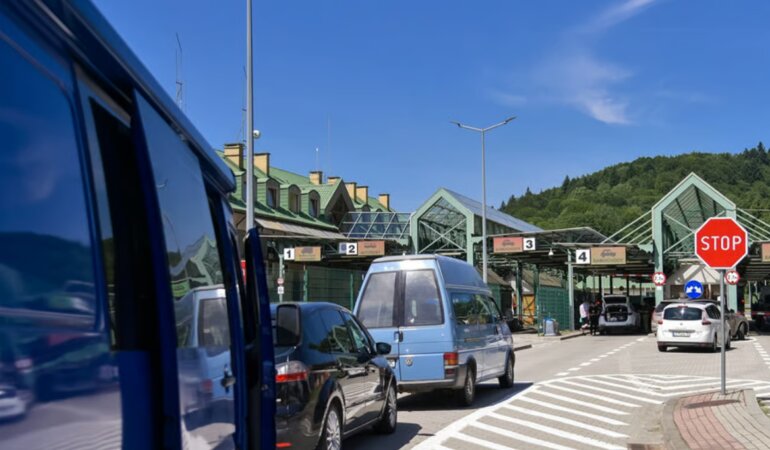 Виїзд за кордон / Фото: ДПСУ