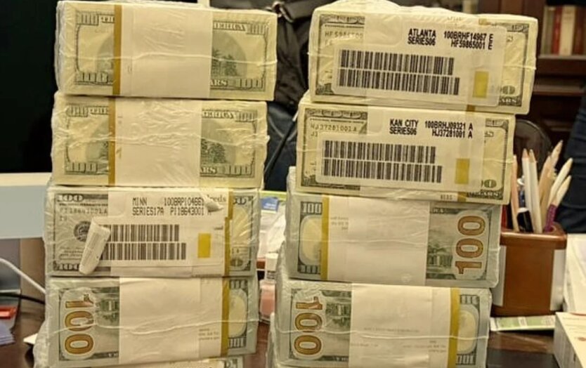 Долларовые пачки Миндича