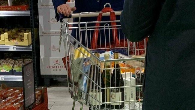 канцлер германии ангела меркель в супермаркете