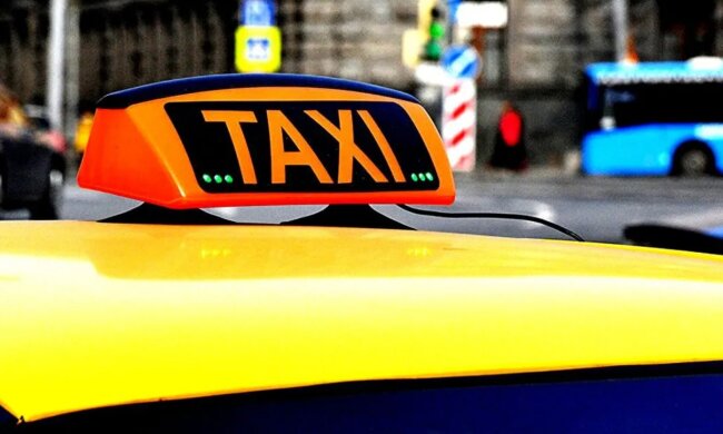 Таксі в Києві почне працювати в комендантську годину