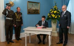Владимир Зеленский подписал